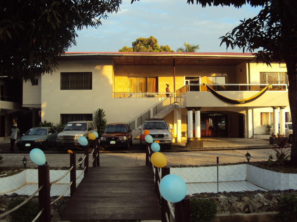 Embassy Suites Hotel Monrovia Exterior photo