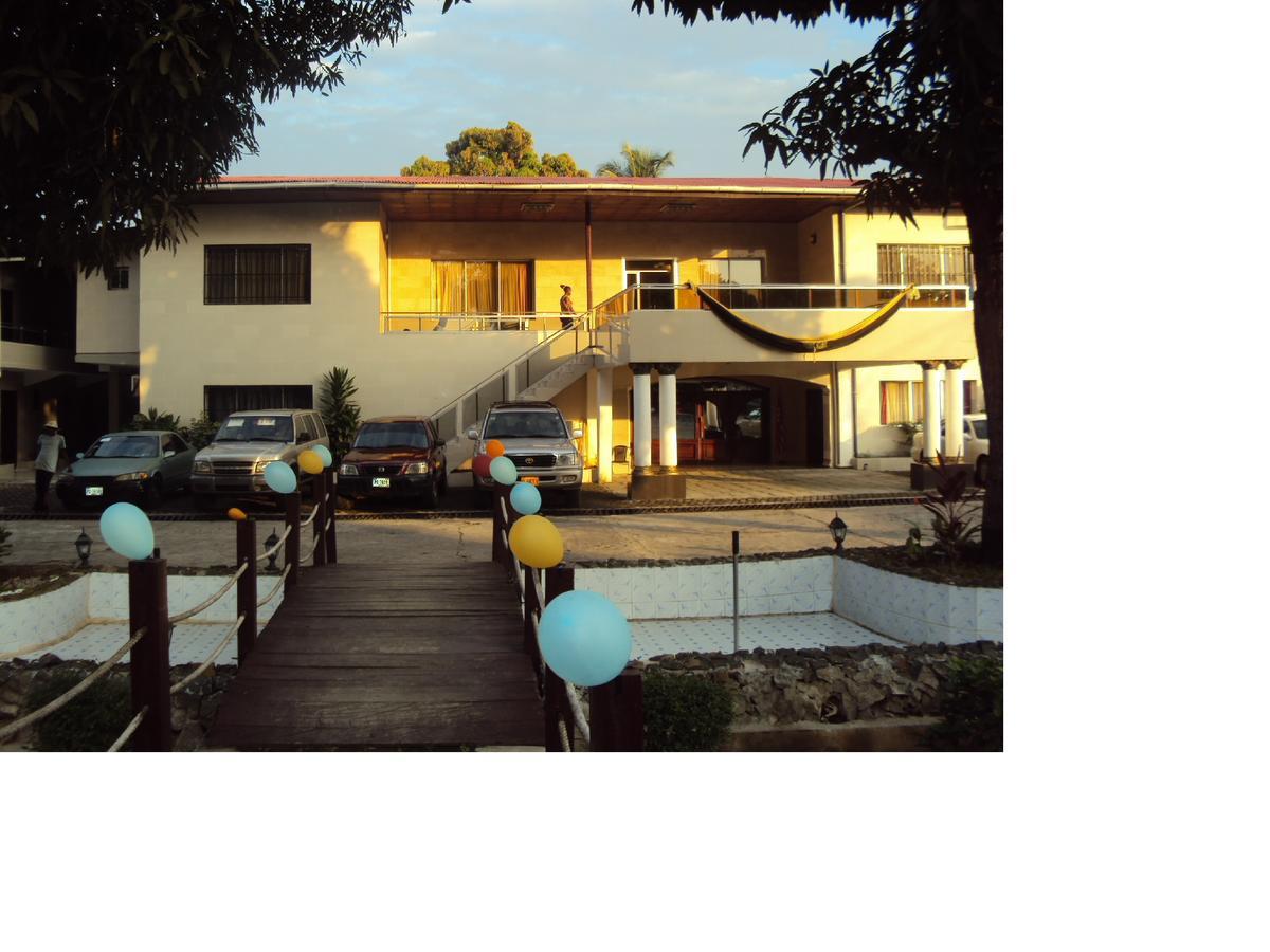 Embassy Suites Hotel Monrovia Exterior photo